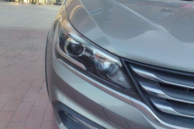 Used Baojun 310W 2017 1.5L Manual Fashion Model China V Right Front Headlight