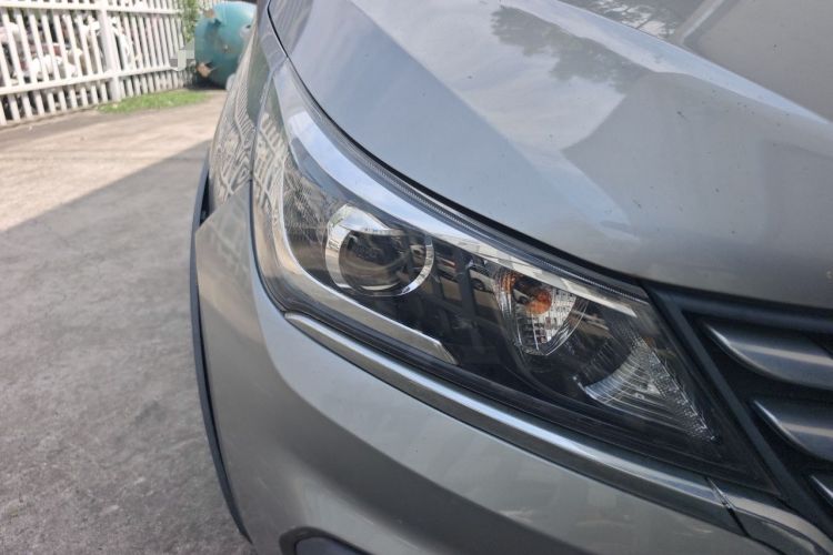 Used Baojun 310W 2017 1.5L Manual Comfort Version China V Right Front Headlight