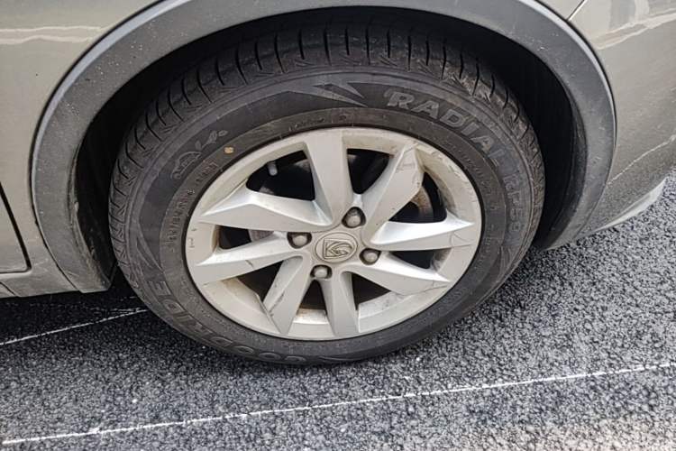 Used Baojun 310W 2017 1.5L Manual Fashion Model China V Right Front Wheel Hub