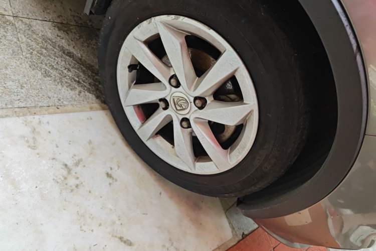 Used Baojun 310W 2017 1.5L Manual Fashion Model China V Right Front Wheel Hub