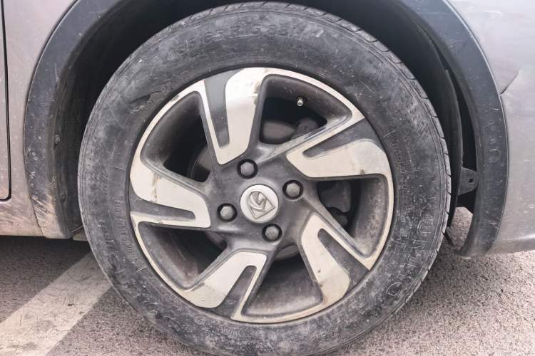Used Baojun 310W 2017 1.5L Manual Luxury Edition China V Right Front Wheel Hub