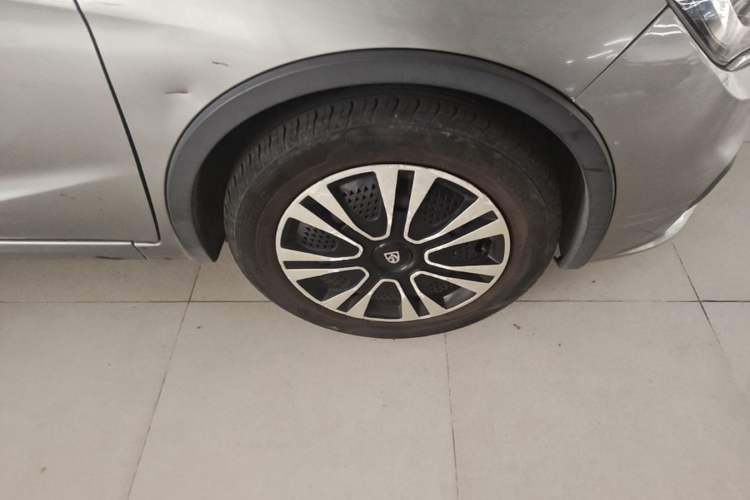 Used Baojun 310W 2017 1.5L Manual Comfort Version China V Right Front Wheel Hub