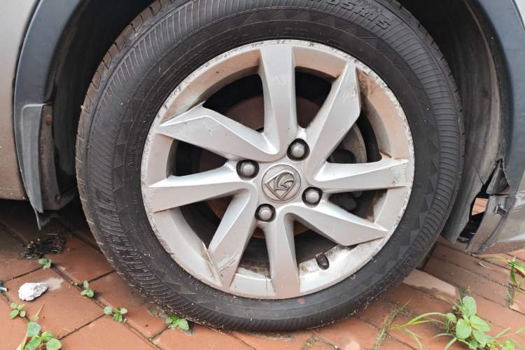 Used Baojun 310W 2017 1.5L Manual Fashion Model China V Right Front Wheel Hub