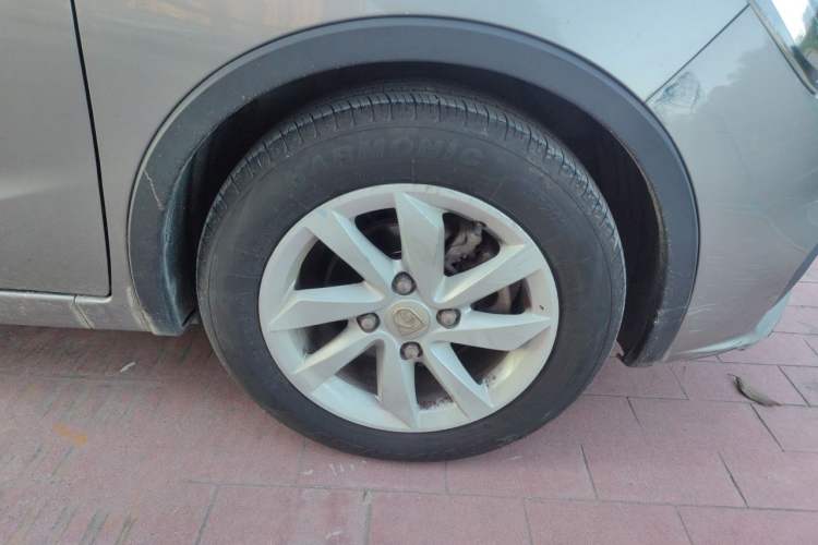 Used Baojun 310W 2017 1.5L Manual Fashion Model China V Right Front Wheel Hub