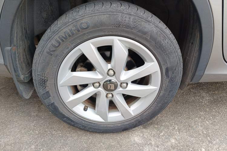 Used Baojun 310W 2017 1.5L Manual Fashion Model China V Right Rear Wheel Hub