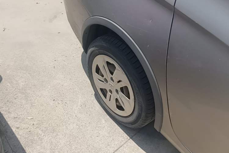 Used Baojun 310W 2017 1.5L Manual Comfort Version China V Right Rear Wheel Hub