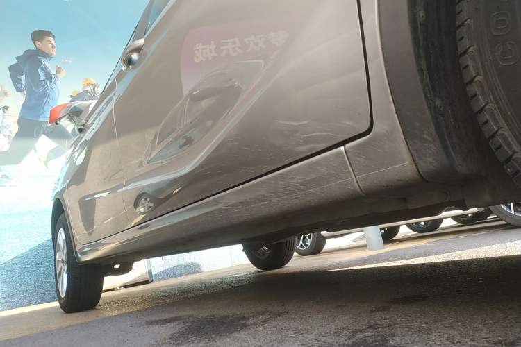 Used Baojun 310W 2017 1.5L Manual Fashion Model China V Right Side Sill