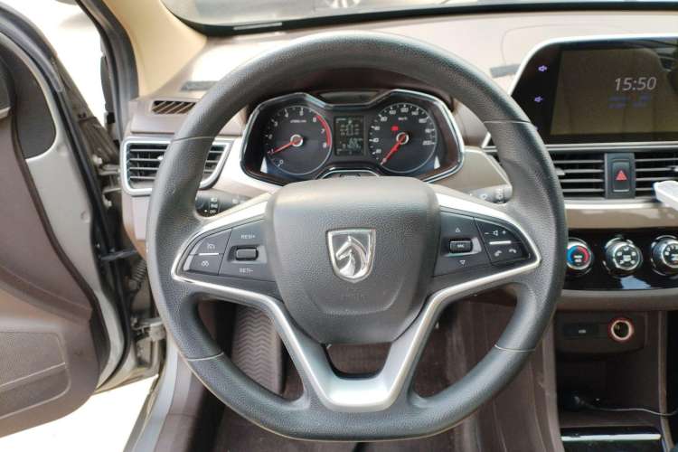 Used Baojun 310W 2017 1.5L Manual Fashion Model China V Steering Wheel
