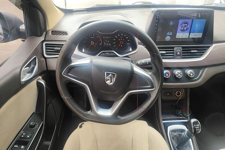 Used Baojun 310W 2017 1.5L Manual Comfort Version China V Steering Wheel
