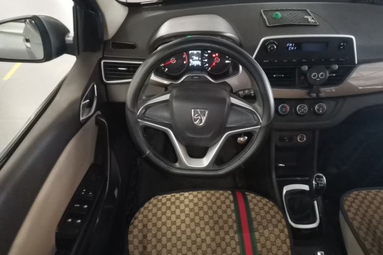Used Baojun 310W 2017 1.5L Manual Comfort Version China V Steering Wheel