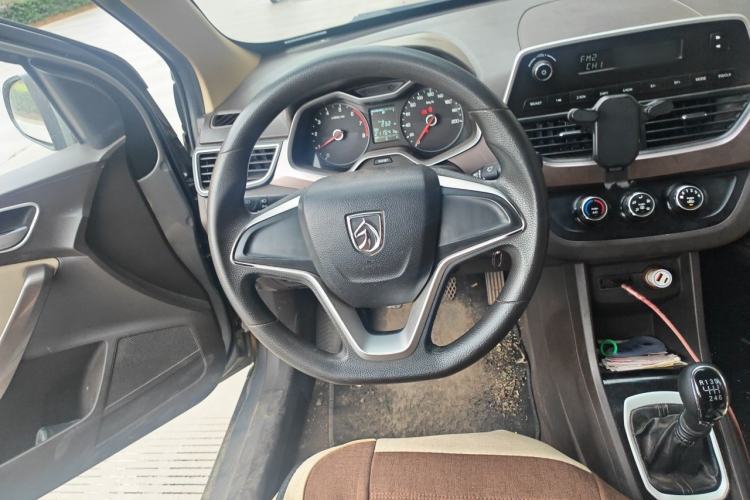 Used Baojun 310W 2017 1.5L Manual Comfort Version China V Steering Wheel