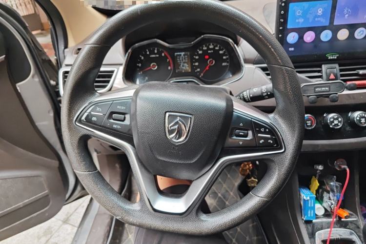 Used Baojun 310W 2017 1.5L Manual Fashion Model China V Steering Wheel
