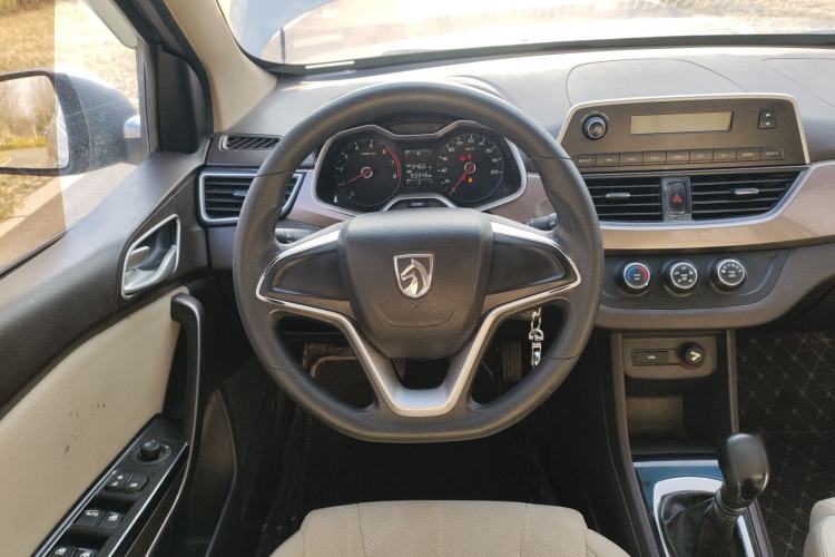 Used Baojun 310W 2017 1.5L Manual Comfort Version China V Steering Wheel