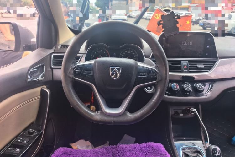 Used Baojun 310W 2017 1.5L Manual Luxury Edition China V Steering Wheel