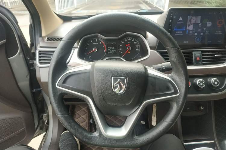 Used Baojun 310W 2017 1.5L Manual Comfort Version China V Steering Wheel
