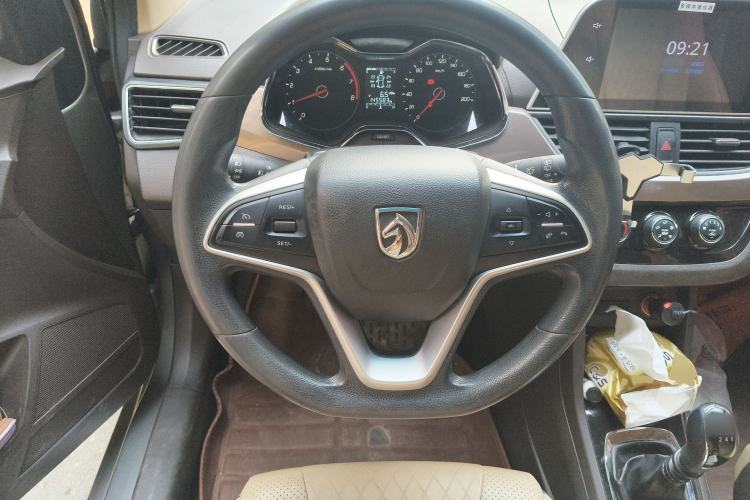 Used Baojun 310W 2017 1.5L Manual Fashion Model China V Steering Wheel