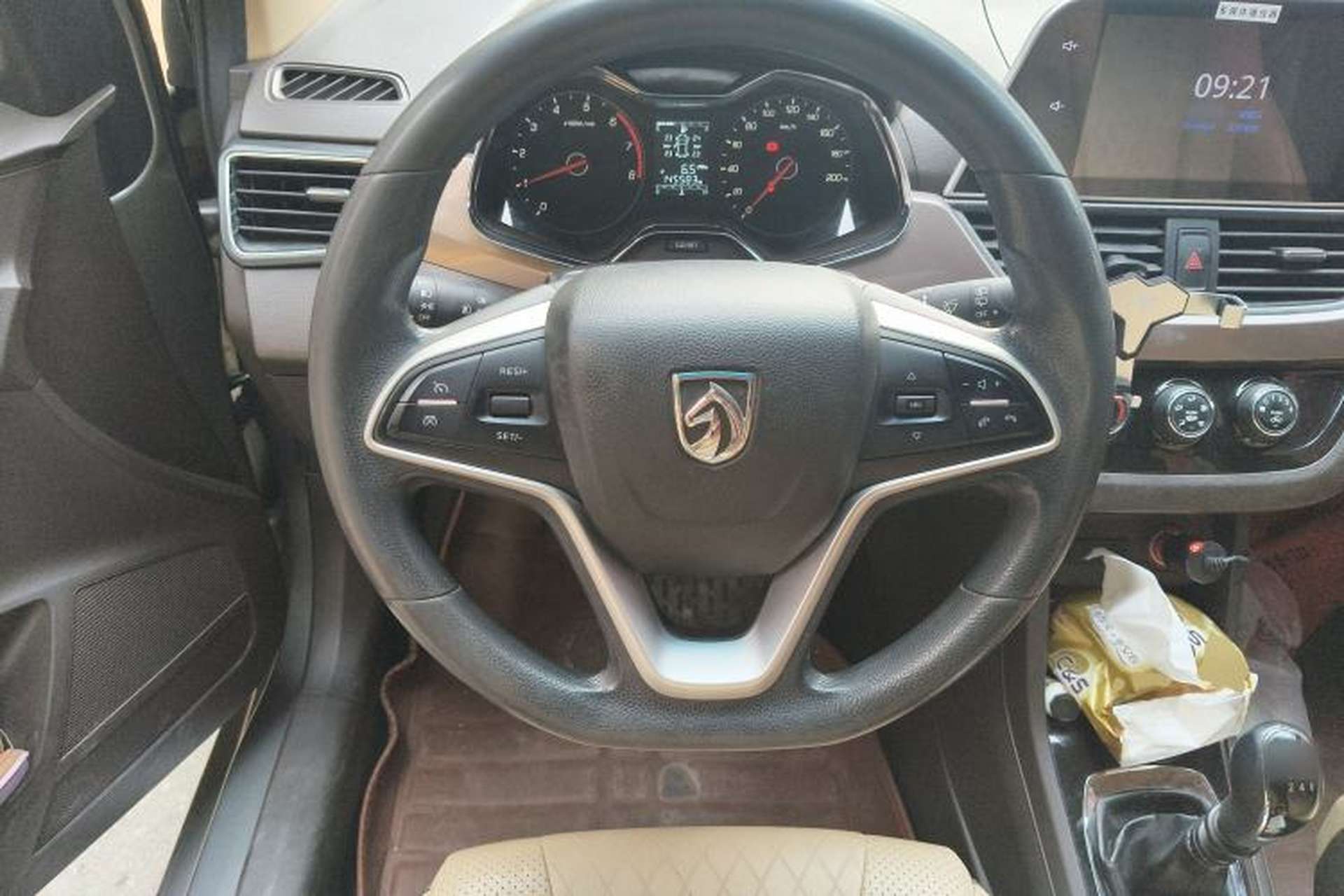 Used Baojun 310W 2017 1.5L Manual Fashion Model China V Steering Wheel