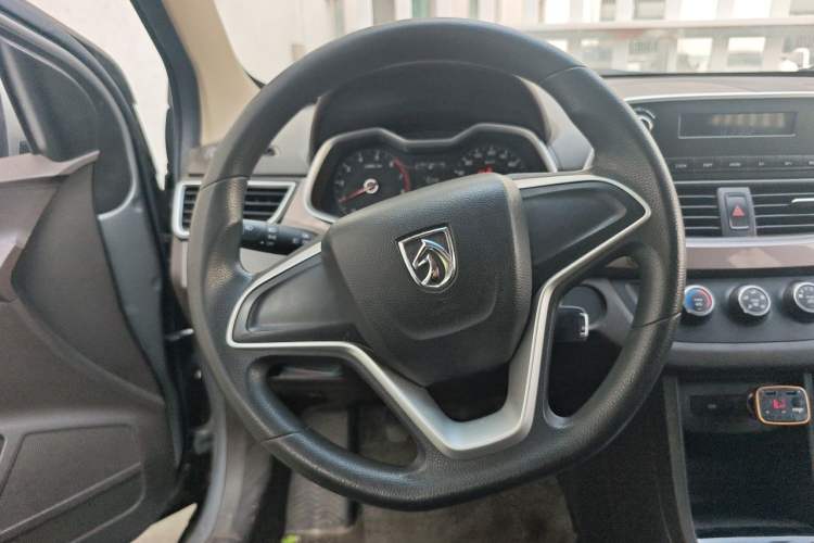 Used Baojun 310W 2017 1.5L Manual Comfort Version China V Steering Wheel