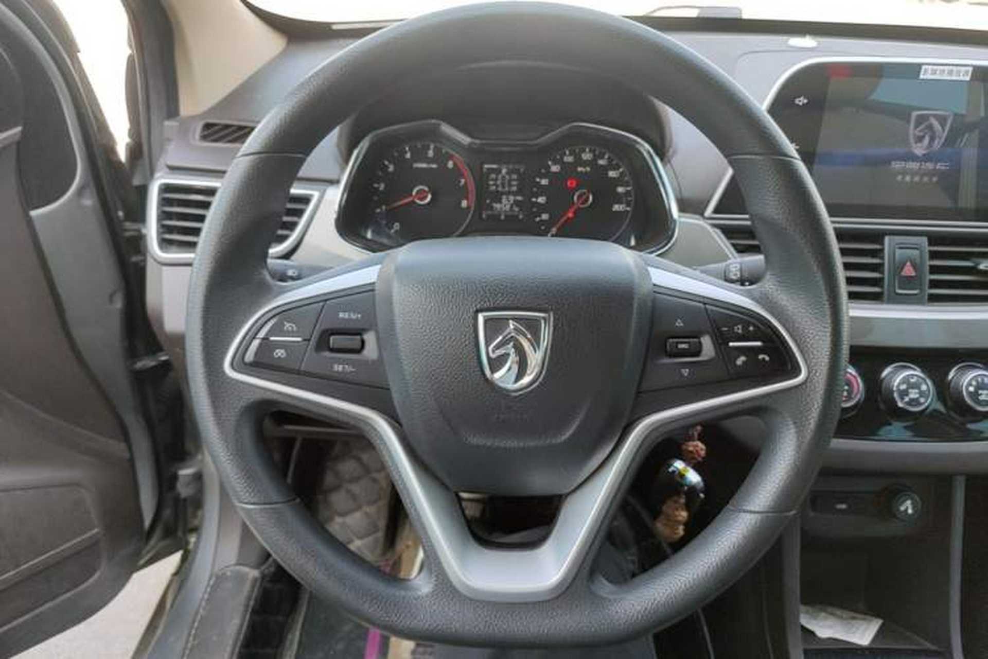 Used Baojun 310W 2017 1.5L Manual Fashion Model China V Steering Wheel