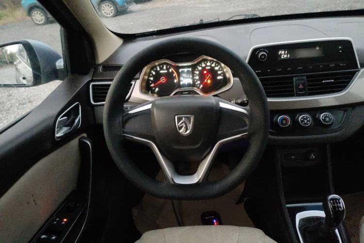 Used Baojun 310W 2017 1.5L Manual Comfort Version China V Steering Wheel