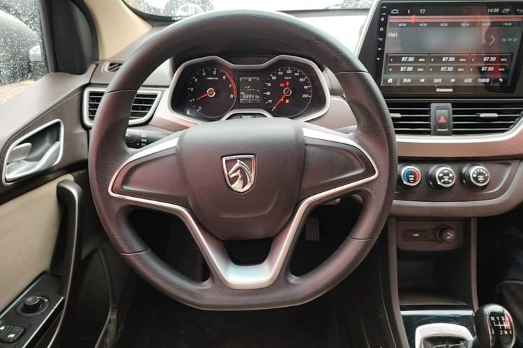 Used Baojun 310W 2017 1.5L Manual Comfort Version China V Steering Wheel