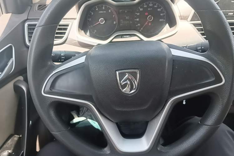 Used Baojun 310W 2017 1.5L Manual Comfort Version China V Steering Wheel