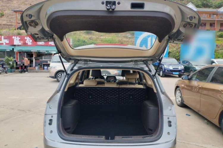 Used Baojun 310W 2017 1.5L Manual Fashion Model China V Trunk