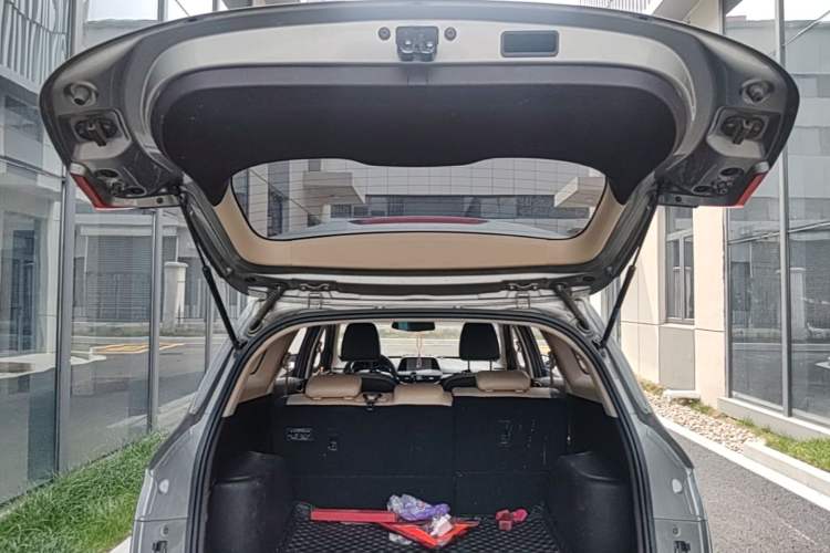 Used Baojun 310W 2017 1.5L Manual Fashion Model China V Trunk