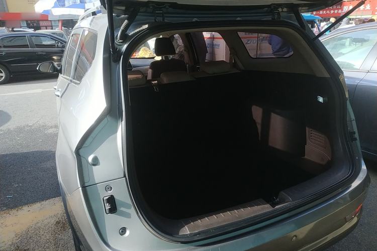 Used Baojun 310W 2017 1.5L Manual Fashion Model China V Trunk