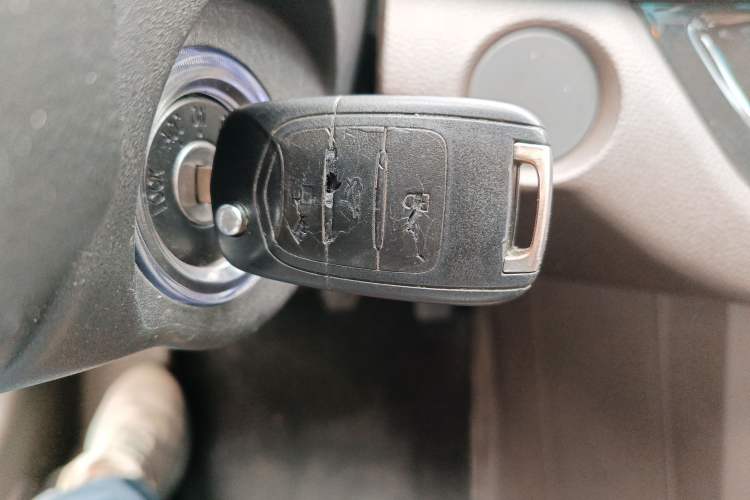 Used Baojun 310W 2017 1.5L Manual Fashion Model China V Vehicle Key