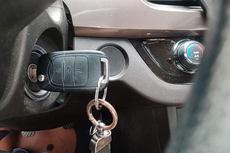 Used Baojun 310W 2017 1.5L Manual Fashion Model China V Vehicle Key