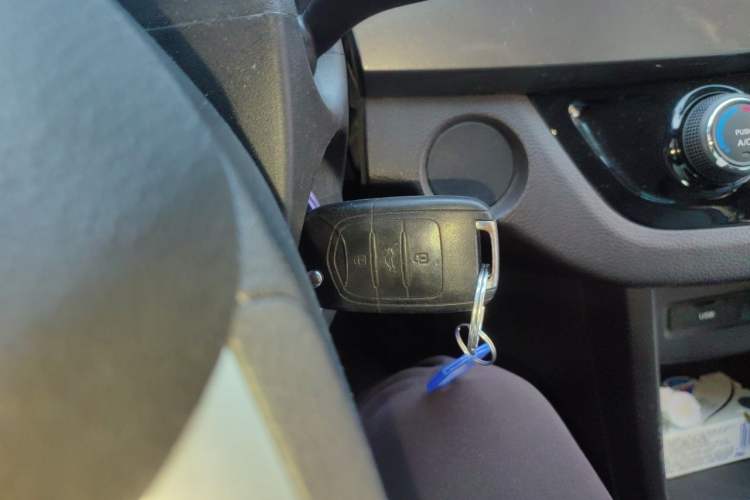 Used Baojun 310W 2017 1.5L Manual Fashion Model China V Vehicle Key