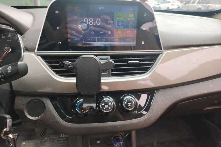 Used Baojun 310W 2017 1.5L Manual Fashion Edition China VI Audio And AC Panel