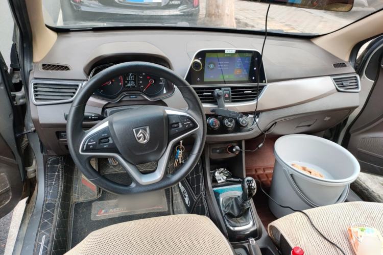 Used Baojun 310W 2017 1.5L Manual Fashion Model China V Center Console