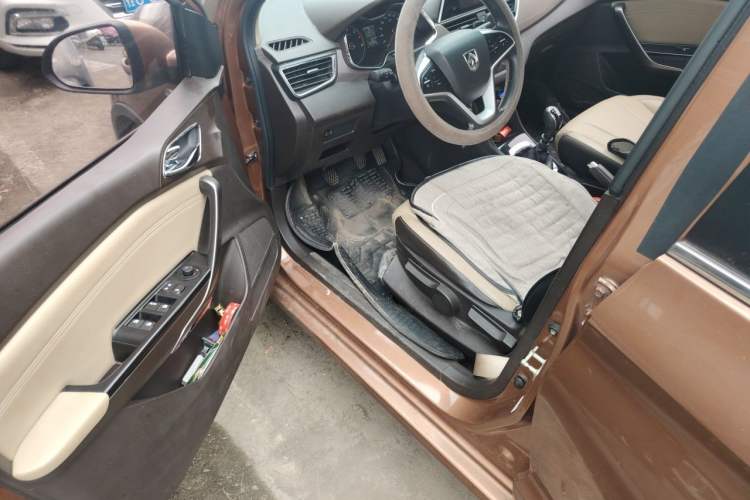Used Baojun 310W 2017 1.5L Manual Fashion Edition China VI Driver Seat