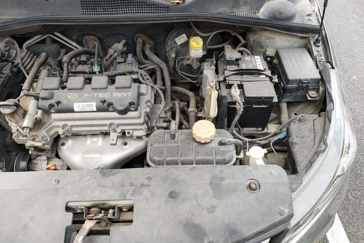 Used Baojun 310W 2017 1.5L Manual Fashion Model China V Engine Bay Left
