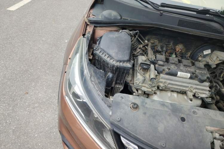 Used Baojun 310W 2017 1.5L Manual Fashion Edition China VI Engine Bay Right