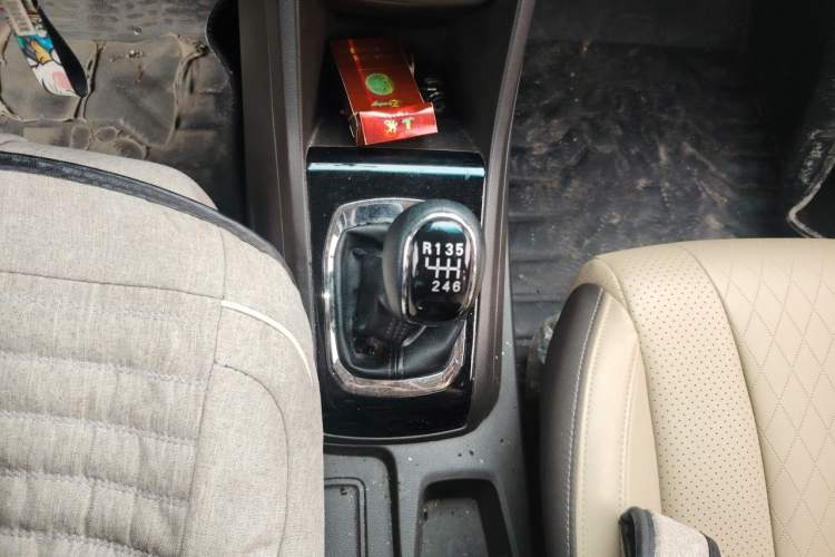 Used Baojun 310W 2017 1.5L Manual Fashion Edition China VI Gear Lever