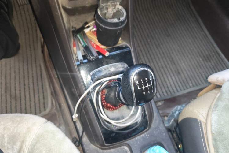 Used Baojun 310W 2017 1.5L Manual Fashion Model China V Gear Lever