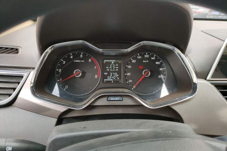Used Baojun 310W 2017 1.5L Manual Fashion Model China V Instrument Cluster