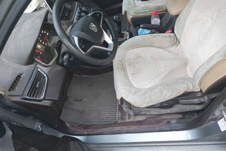 Used Baojun 310W 2017 1.5L Manual Fashion Model China V Left Front Seat