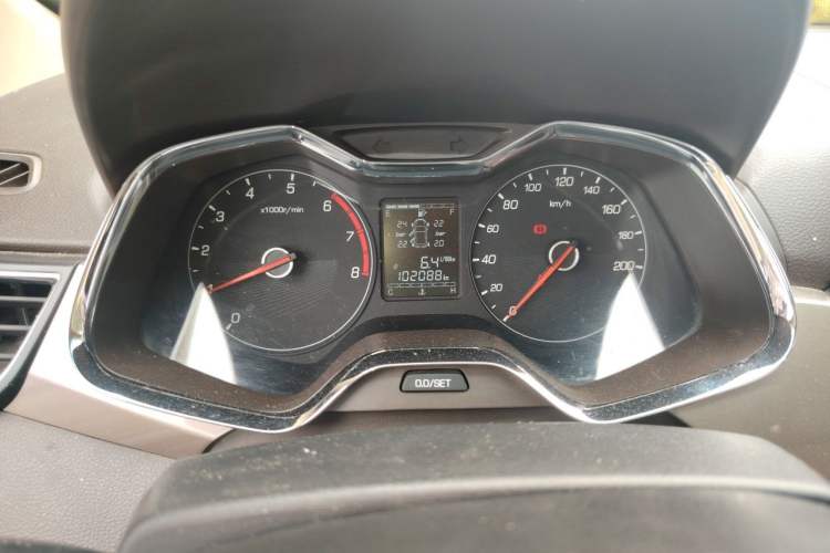 Used Baojun 310W 2017 1.5L Manual Fashion Edition China VI Odometer Close Up