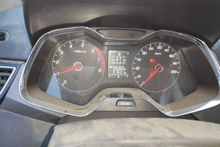 Used Baojun 310W 2017 1.5L Manual Fashion Model China V Odometer Close Up