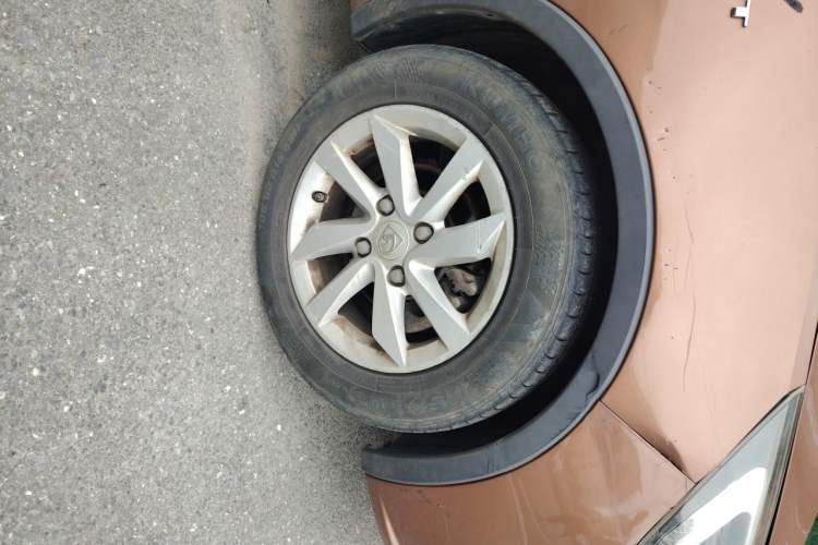 Used Baojun 310W 2017 1.5L Manual Fashion Edition China VI Right Front Wheel Hub