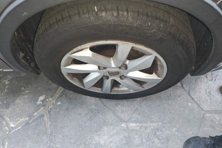 Used Baojun 310W 2017 1.5L Manual Fashion Model China V Right Front Wheel Hub