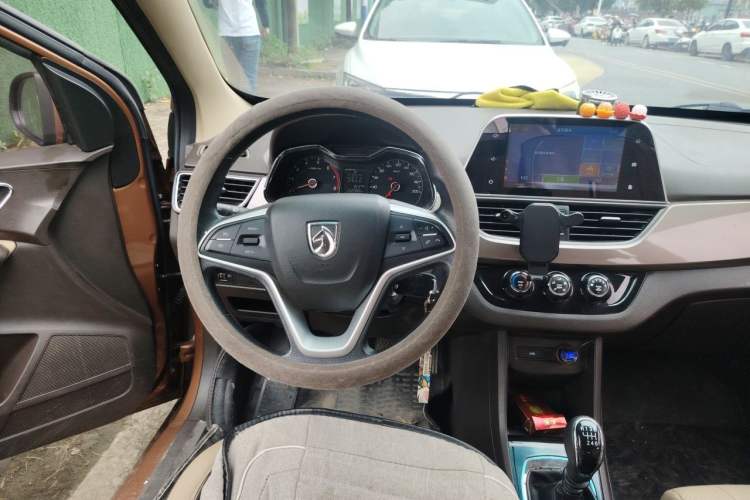 Used Baojun 310W 2017 1.5L Manual Fashion Edition China VI Steering Wheel