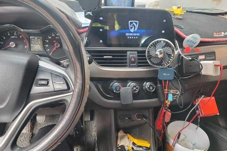 Used Baojun 310W 2017 1.5L Manual Fashion Model China V Audio And AC Panel
