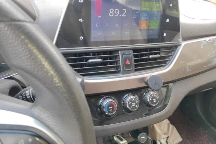 Used Baojun 310W 2017 1.5L Manual Fashion Model China V Audio And AC Panel