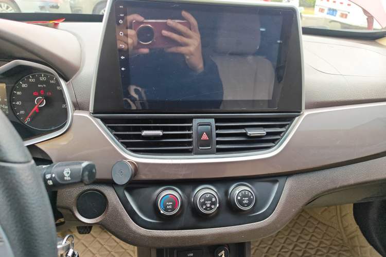 Used Baojun 310W 2017 1.5L Manual Comfort Version China V Audio And AC Panel