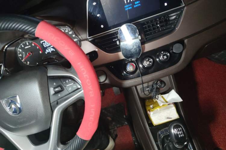Used Baojun 310W 2017 1.5L Manual Fashion Model China V Audio And AC Panel